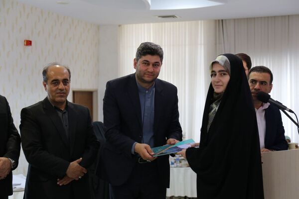 نشست مدیرکل آموزش و پرورش آذربایجان شرقی با نمایندگان مجلس دانش‌آموزی
