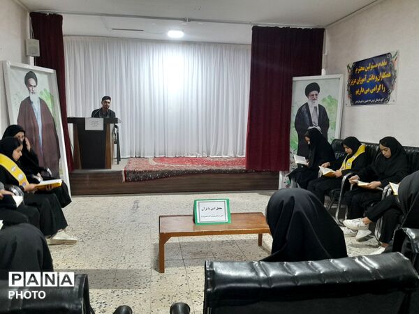 بازدید دانش آموزان  آموزشگاه تکتم از نمایشگاه کانون امام خمینی (ره) 