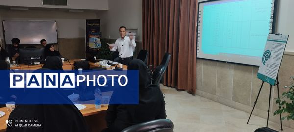 جلسه آموزشی-توجیهی ارزیابان سـوابق پـژوهـشی آزمون اسـتخدامی آمـوزگاری آمـوزش و پـرورش