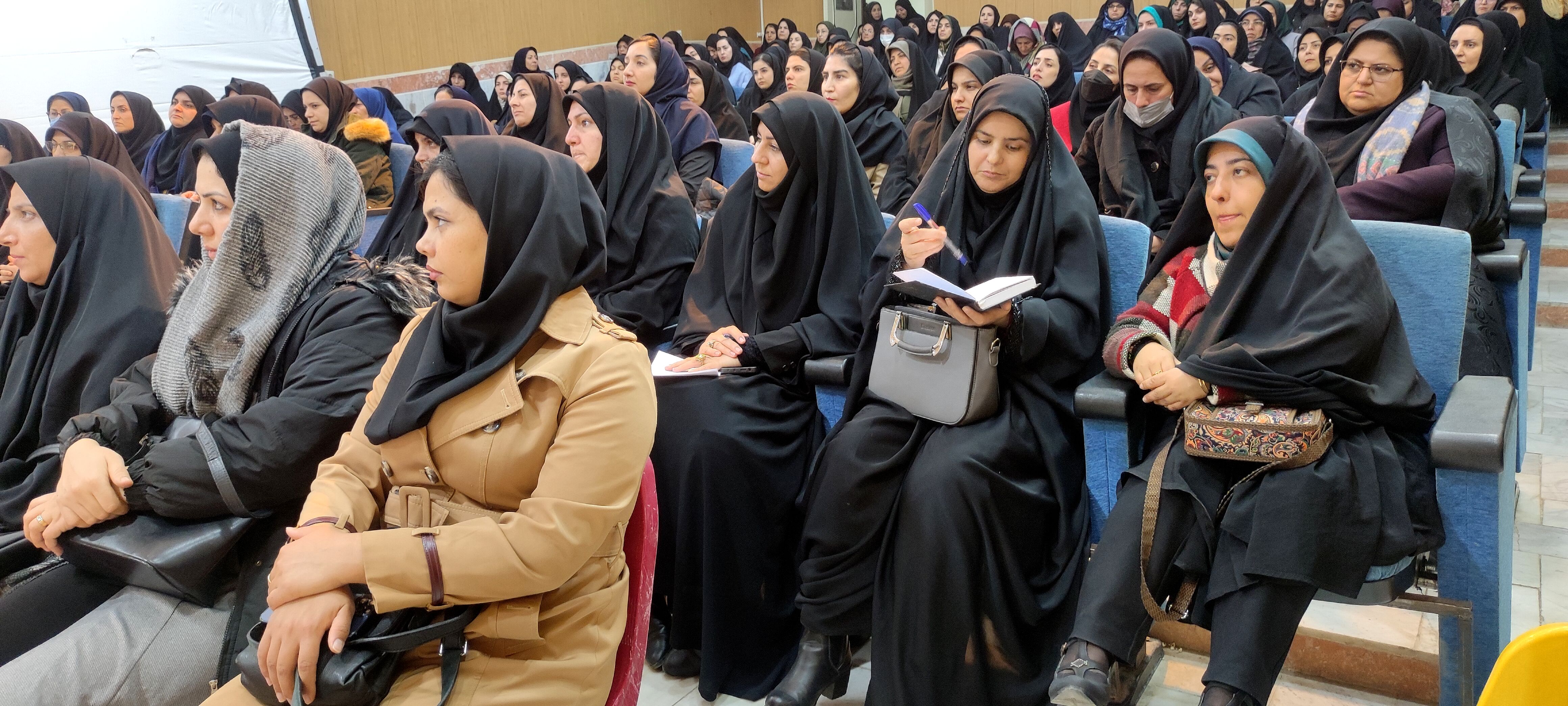 اولین کارگاه شناخت و تکنیک‌های ارتباط با نوجوانان در شیروان