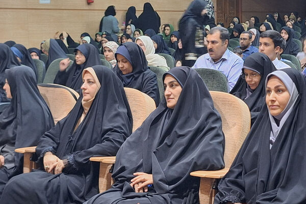 تقدیر از چهره های روشن در محفل ایمان 
