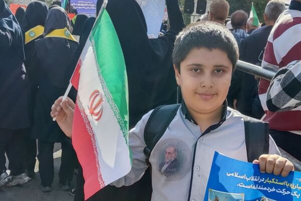 طنین حماسه در گام‌های دانش‌ آموزی
