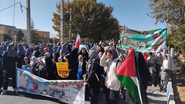 راهپیمایی ۱۳ آبان؛ روز دانش‌آموز 