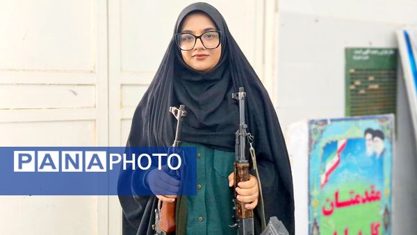 برگزاری کلاس سلاح شناسی ویژه دختران در شهرستان لنده