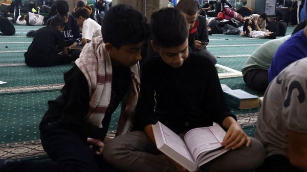 برگزاری مراسم خوانش اعمال ام‌داوود در سومین روز اعتکاف 