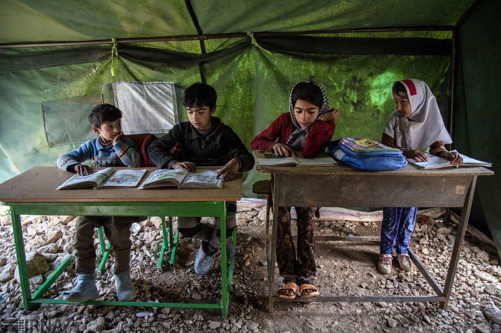 از سرمای چادرهای سیاه عشایری تا گرمای عشق معلمی