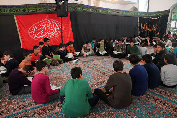 اعتکاف دانش‌آموزی در مسجد مقدس جمکران