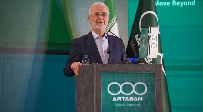 رونمایی وزیر کشور از 2 خودروی داخلی در قزوین