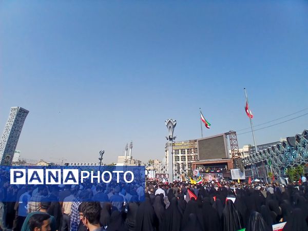 تشیع پیکر مطهر شهید عباس نیلفروشان با حضور پر شور مردم