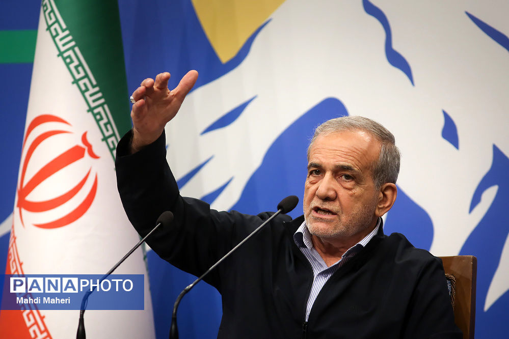 بررسی میزان پیشرفت سه طرح مهم نفتی و تامین کالای اساسی با حضور رئیس جمهور