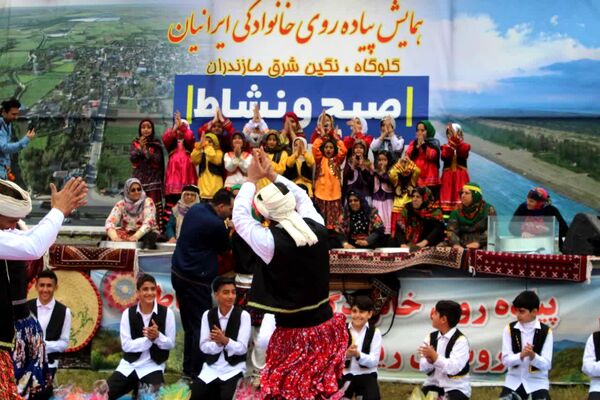 همایش پیاده‌روی خانوادگی در گلوگاه 