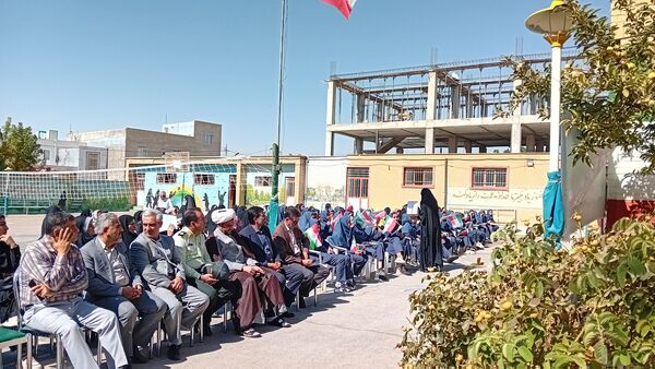 نواختن زنگ مهر و آغاز سال تحصیلی جدید در شهرستان کمیجان