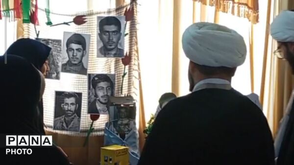 برپایی نمایشگاه انقلاب اسلامی توسط دانش‌آموزان دبیرستان نرگس