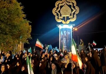  تجمعات شبانه با تبرک به نام امام رضا(ع) در میدان شهرداری قم