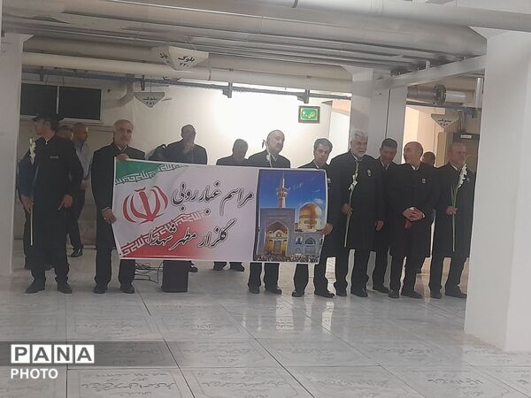 تجدید میثاق با خون شهدا در مراسم غبارروبی گلزار شهدا در حرم 