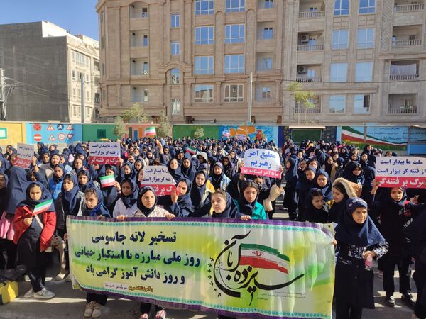 برگزاری مراسم روز دانش‌آموز در مدارس بهارستان‌دو