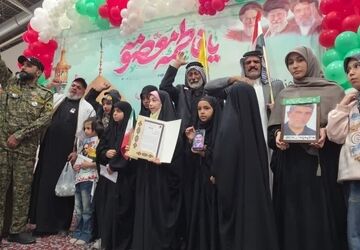 بیعت مادران و دختران با رهبر انقلاب در دهه کرامت