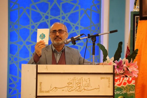 محفل انس با قرآن بانوان به‌مناسبت دهه فجر در امامزاده عباس بن موسی (ع)