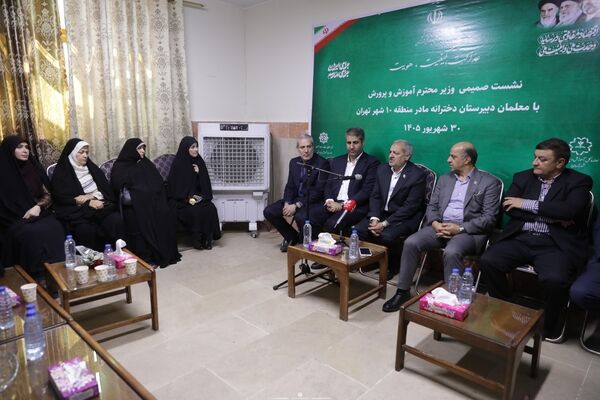  گفتمان اول مدرسه باید «تربیت» باشد/ حفظ کرامت خانواده و نقش محوری معلم