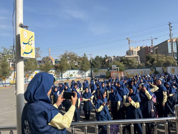 بازگشایی دبستان آرمینه مصلی نژاد همزمان با نواختن زنگ مهر وهفته  دفاع مقدس