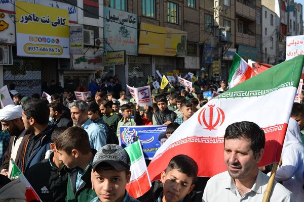 تجلی اقتدار مردم بهارستان در راهپیمایی ۱۳ آبان