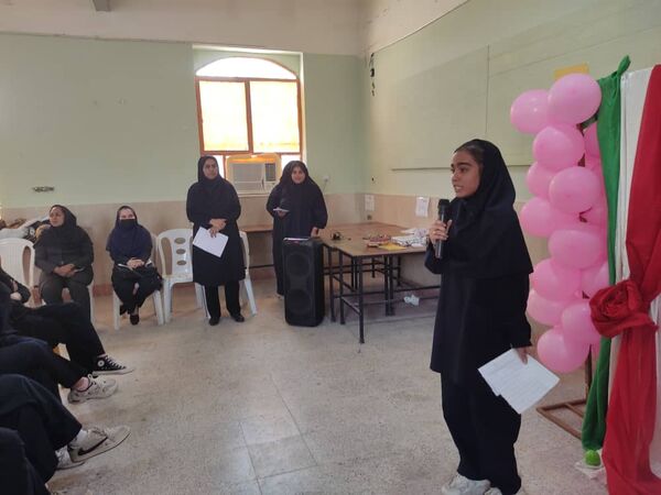 جشن میلاد حضرت زینب(س) و بزرگداشت روز پرستار در هنرستان زهرای مرضیه بندرعباس