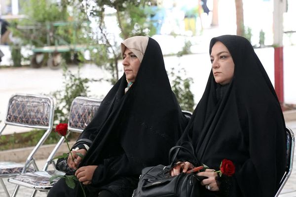 آیین غبارروبی مزار شهدا با حضور اصحاب رسانه در قم