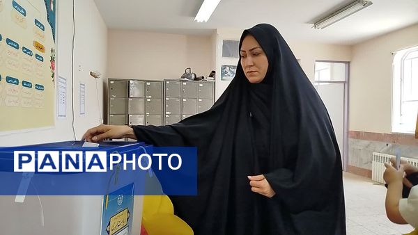 حضور پرشور مردم فاروج پای صندوق‌های رای 