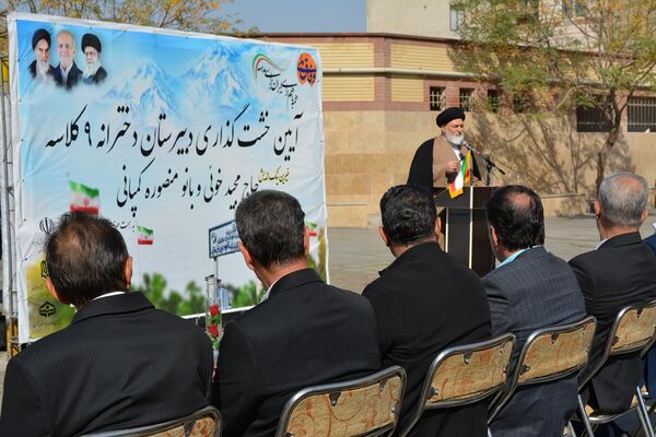 حاج مجید خوئی و بانو کمپانی، سازندگان ۹ کلاس جدید برای دختران بهارستانی