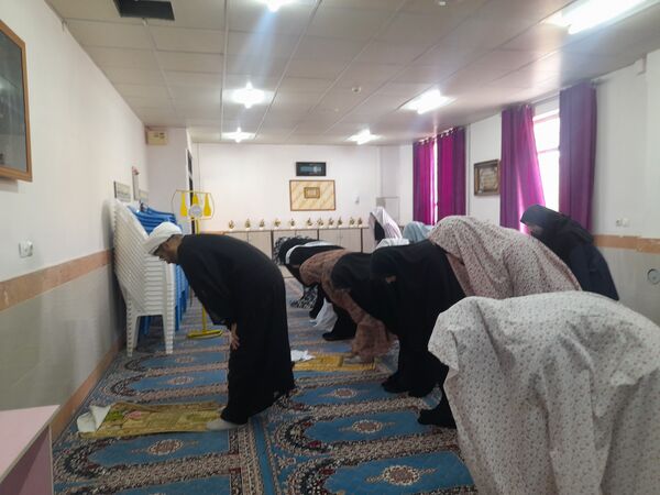 زنگ نماز در دبیرستان حضرت معصومه سلام الله علیها شهرستان خلیل‌آباد نواخته شد