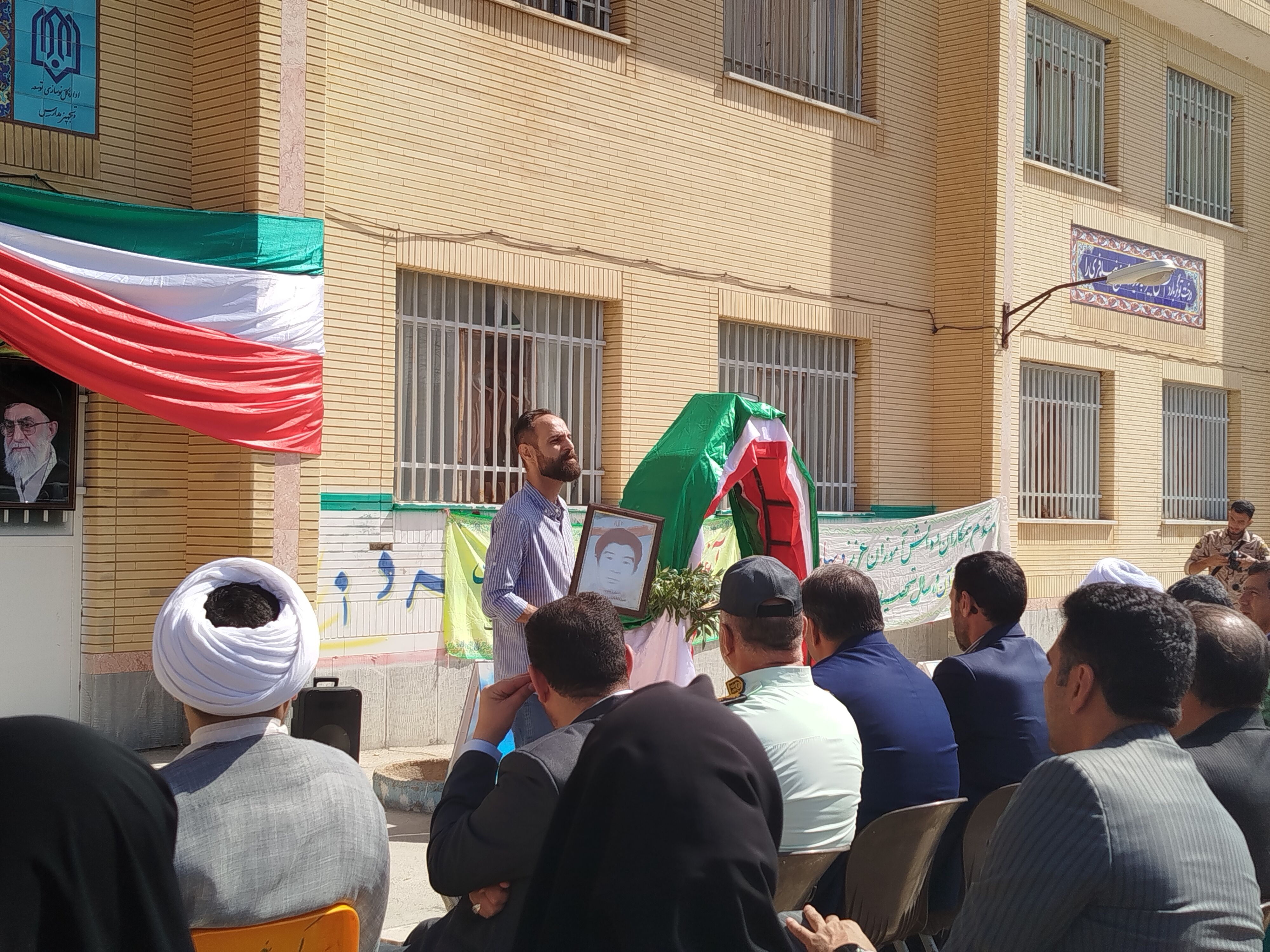 با نواختن زنگ ایثار یاد شهدا و رزمندگان را گرامی داشتیم