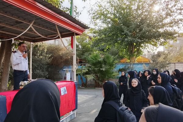 برگزاری مراسم روز آتش نشان در دبیرستان حضرت زینب(س) ناحیه یک شهرری