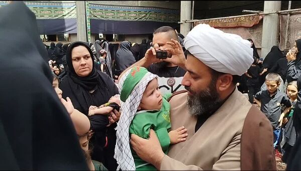 همایش شیرخوارگان حسینی با حضور خیل عظیمی از عزاداران در فاروج 