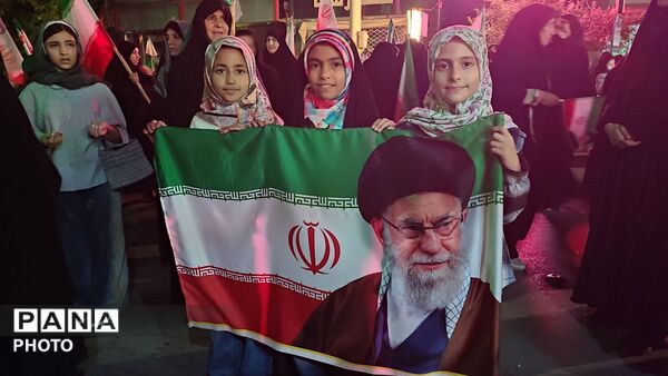 کودکان و نوجوانان پای کار انقلاب