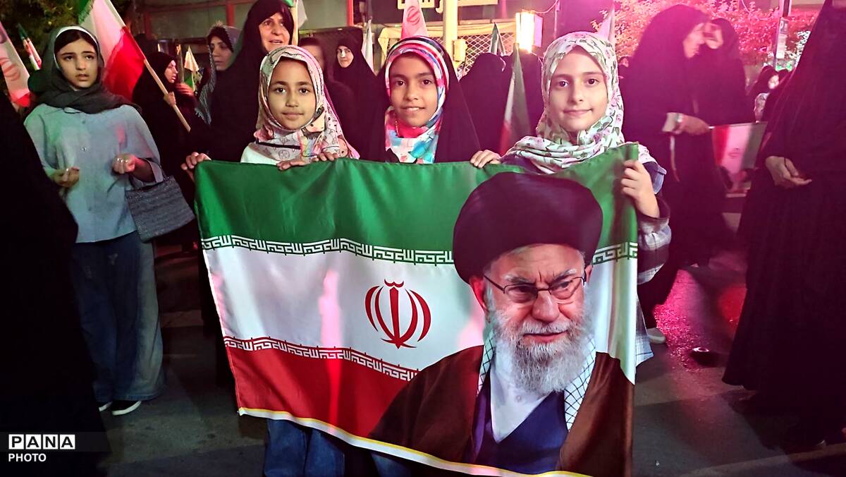 کودکان و نوجوانان پای کار انقلاب