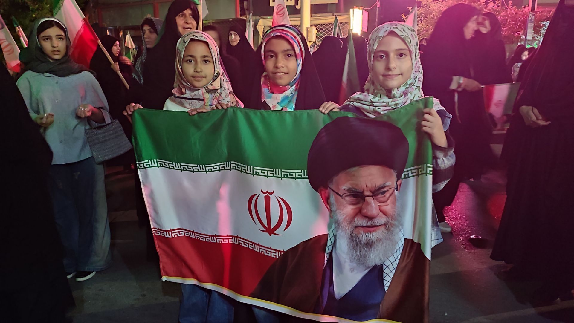 کودکان و نوجوانان پای کار انقلاب