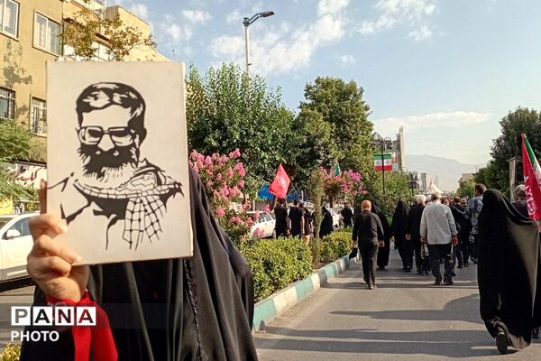 خروش نوجوانان در بدرقه رهبر شهید