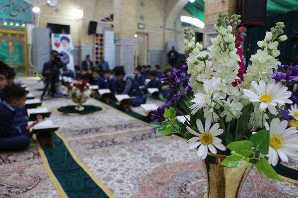 محفل دانش‌آموزی انس با قرآن در آستان مقدس چهل اختران قم