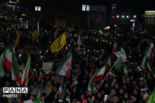 تجمع مردم انقلابی اسلامشهر زیر بارانِ اشک و غیرت 