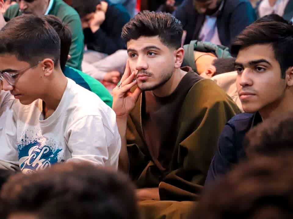 جلوه‌ای از اعتکاف دانش‌آموزی در مسجد امام علی‌بن‌ابی‌طالب (ع)