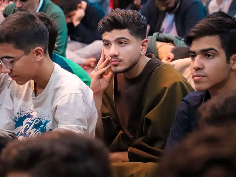 جلوه‌ای از اعتکاف دانش‌آموزی در مسجد امام علی‌بن‌ابی‌طالب (ع)