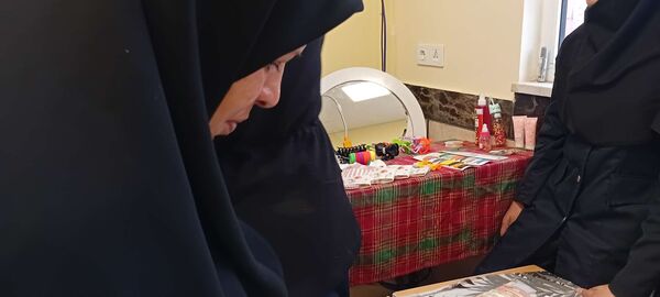 بازدید مدیر و پرسنل دبیرستان مادر مهربان خلیل آباد از بازارچه کار آفرینی