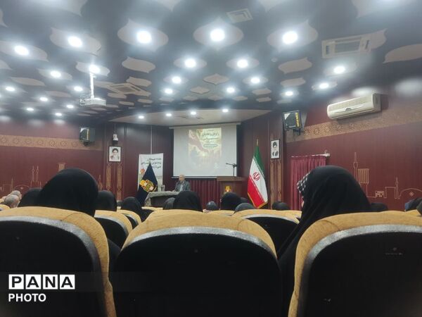 گردهمایی راویان و هادیان سیاسی استان یزد و تبیین جنگ رمضان در موزه دفاع مقدس یزد