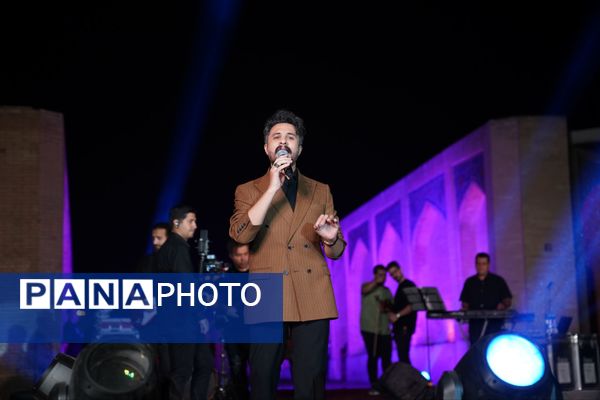 استقبال پرشور مردم از جشن امت ماه در اصفهان