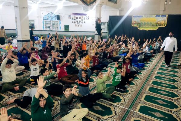 اعتکاف دانش آموزی در مسجد حضرت ابوالفضل قیامدشت