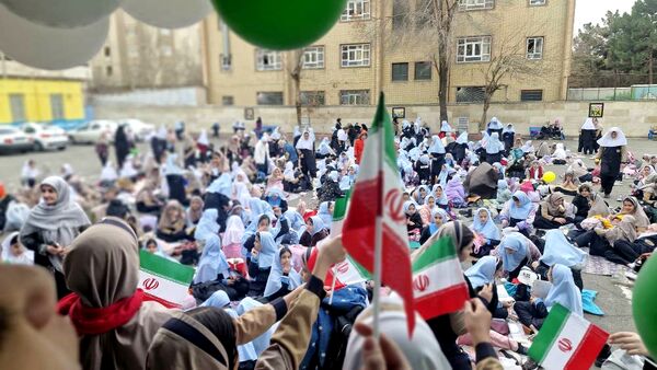 سالروز پیروزی انقلاب اسلامی در دبستان حافظ یک