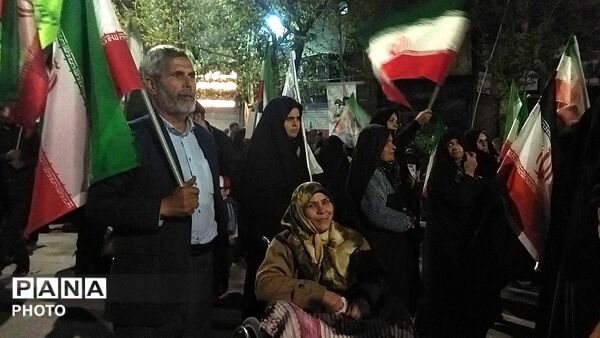 نیشابوری ها از پیر تا کودک در اجتماعات خیابانی