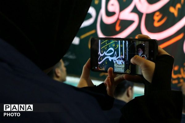 بیعت معلمان و مسئولین آموزش و پرورش ملارددر هفته معلم در گلزار شهدا با شهدا