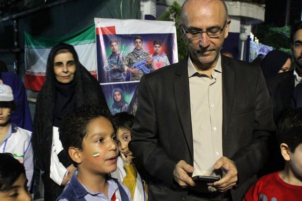 بازدید قائم‌مقام سازمان دانش‌آموزی از غرفه شهدای دانش‌آموز ورامین