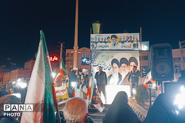 بیعت پر‌شور دانش‌آموزان دهه هشتادی با رهبر معظم جمهوری‌اسلامی در شهرستان فیروزکوه